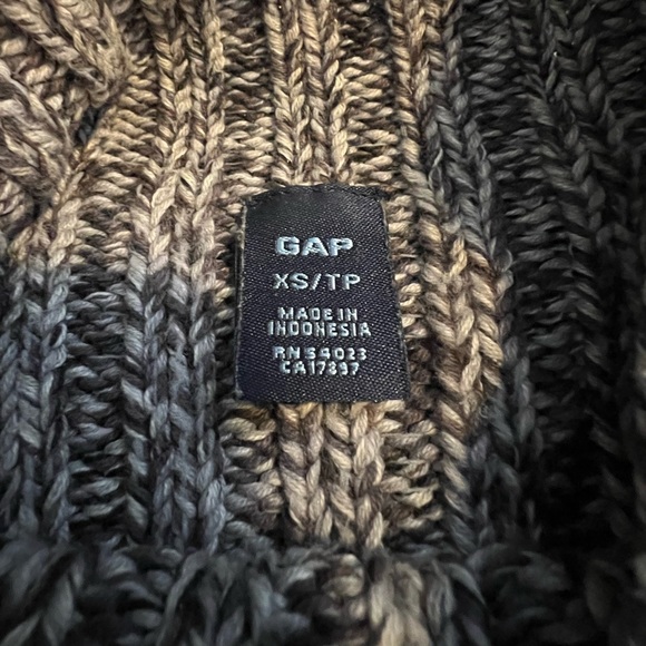 gap sweater - Picture 2 of 2